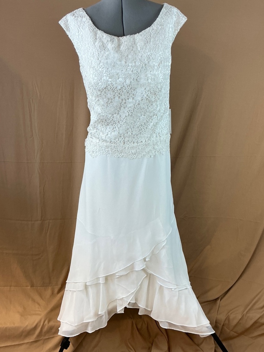 Elegant White Lace Bodice Wedding Dress Size 16